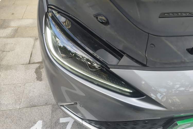 Used ARCFOX Alpha S 2021 708S+ 160kW Right Front Headlight
