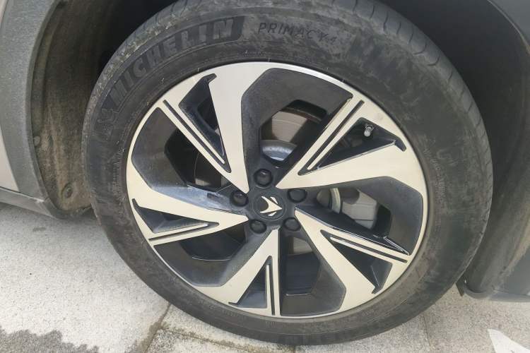 Used ARCFOX Alpha S 2021 708S+ 160kW Right Front Wheel Hub
