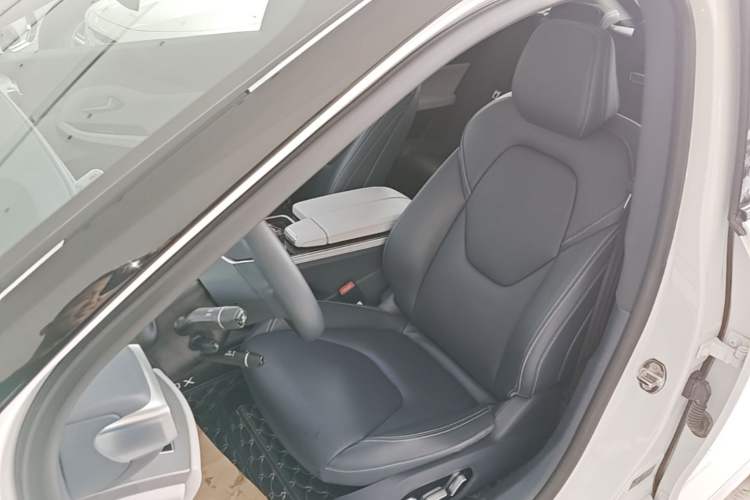 Used ARCFOX Alpha S 2021 525S 175kW Left Front Seat