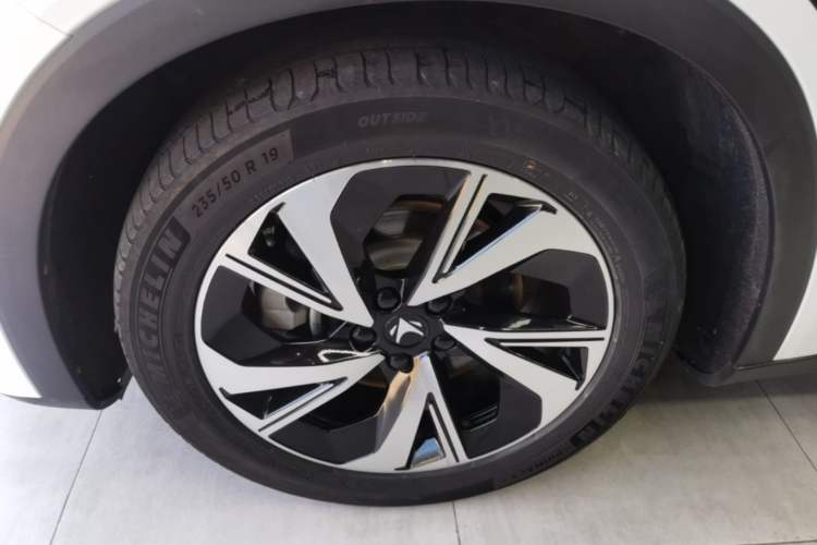 Used ARCFOX Alpha S 2021 708S+ 160kW Left Front Wheel Hub