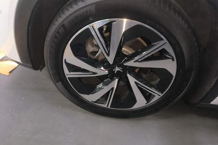 Used ARCFOX Alpha S 2021 708S+ 160kW Left Front Wheel Hub
