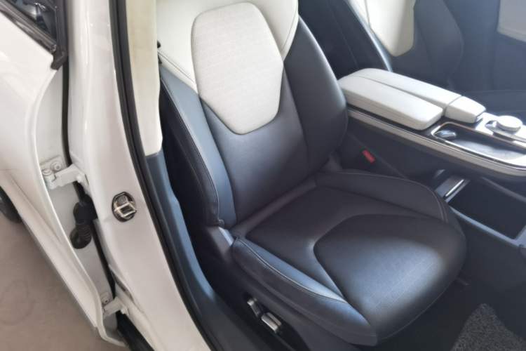 Used ARCFOX Alpha S 2021 708S+ 160kW Right Front Seat