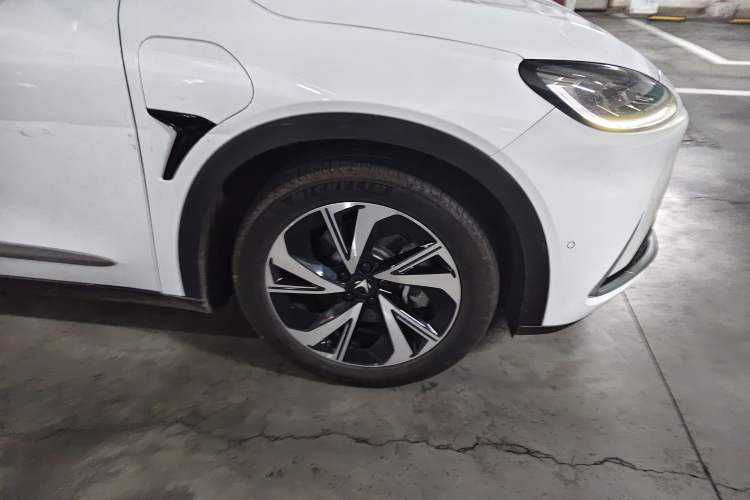 Used ARCFOX Alpha S 2021 708S+ 160kW Right Front Wheel Hub
