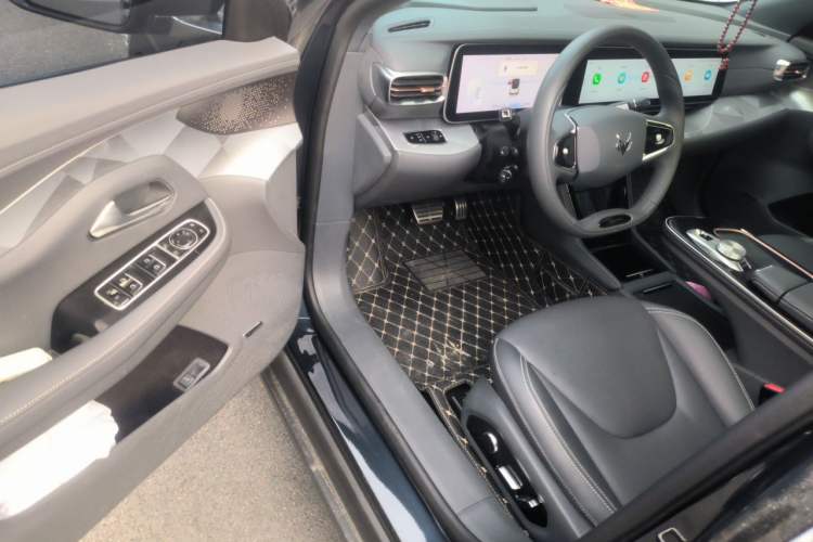 Used ARCFOX Alpha S 2022 525S 160kW Driver Seat