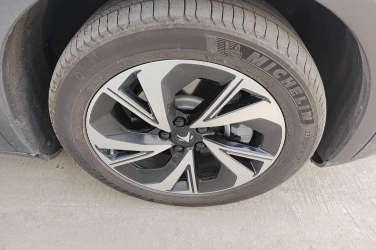 Used ARCFOX Alpha S 2022 708S+ 160kW Right Front Wheel Hub