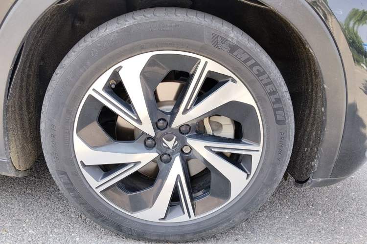 Used ARCFOX Alpha S 2022 525S 175kW Right Front Wheel Hub