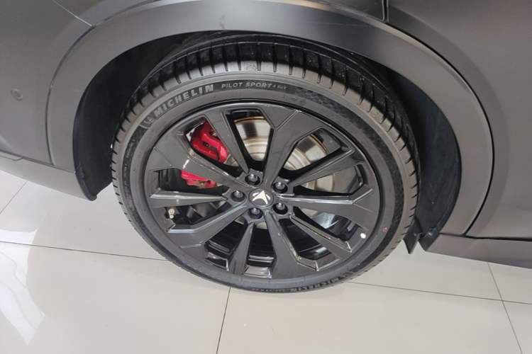 Used ARCFOX Alpha S 2022 HI Version Advanced Edition Right Rear Wheel Hub