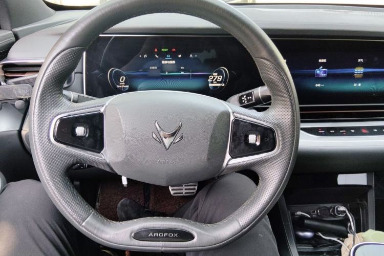 Used ARCFOX Alpha S 2022 525S 175kW Steering Wheel