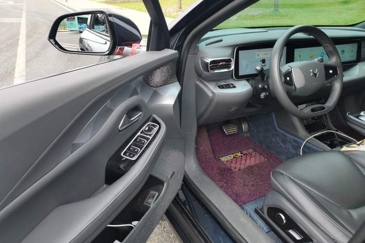 Used ARCFOX Alpha S 2022 525S 160kW Driver Seat