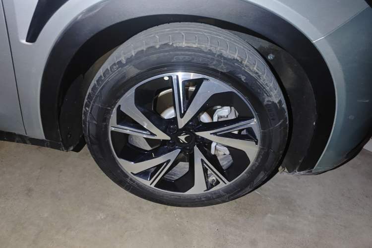 Used ARCFOX Alpha S 2022 708S+ 160kW Right Front Wheel Hub