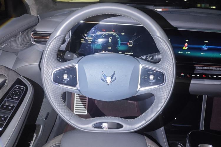 Used ARCFOX Alpha S 2022 708S+ 160kW Steering Wheel