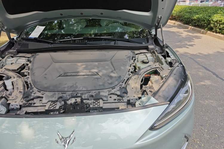 Used ARCFOX Alpha S 2022 708S+ 160kW Engine Bay Left
