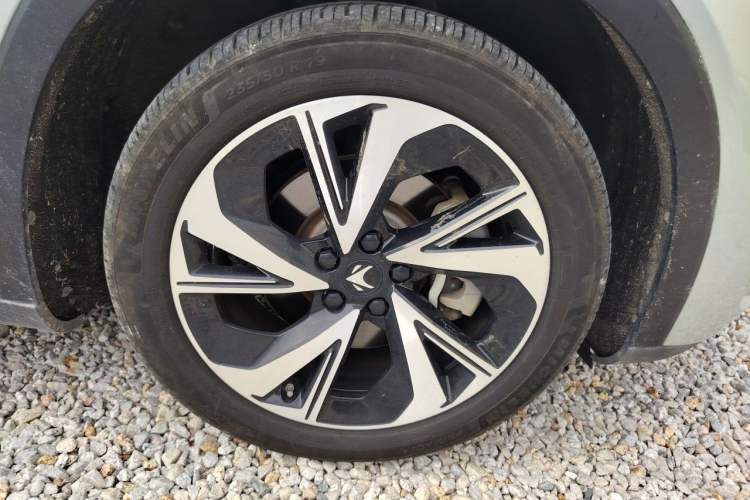 Used ARCFOX Alpha S 2022 708S+ 160kW Right Front Wheel Hub