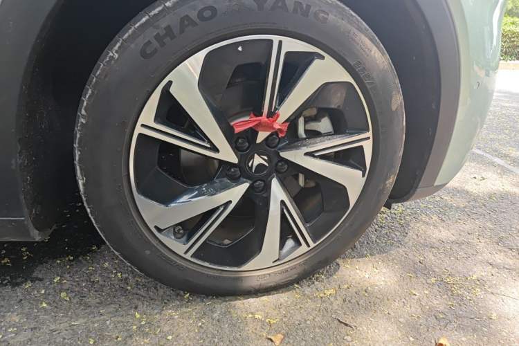 Used ARCFOX Alpha S 2022 708S+ 160kW Right Front Wheel Hub