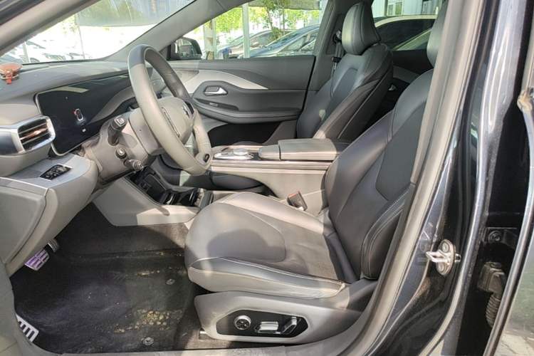 Used ARCFOX Alpha S 2022 525S 175kW Left Front Seat