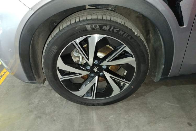 Used ARCFOX Alpha S 2022 708S+ 160kW Left Front Wheel Hub