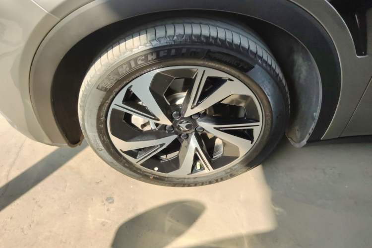 Used ARCFOX Alpha S 2022 525S 160kW Left Front Wheel Hub
