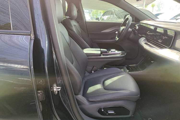 Used ARCFOX Alpha S 2022 525S 175kW Right Front Seat