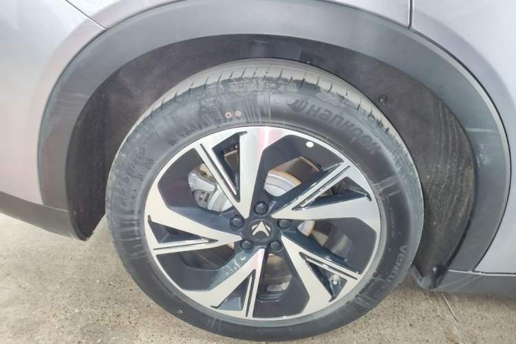 Used ARCFOX Alpha S 2022 525S 160kW Right Rear Wheel Hub