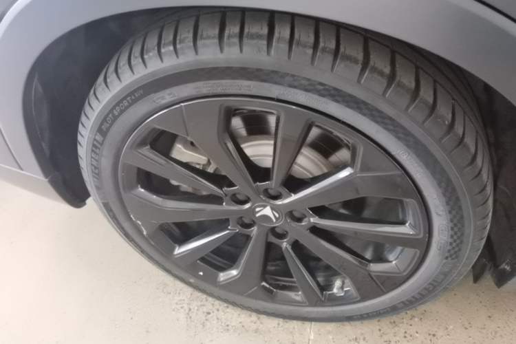 Used ARCFOX Alpha S 2022 HI Version Advanced Edition Right Rear Wheel Hub