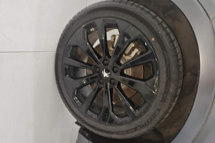 Used ARCFOX Alpha S 2022 HI Version Advanced Edition Right Rear Wheel Hub