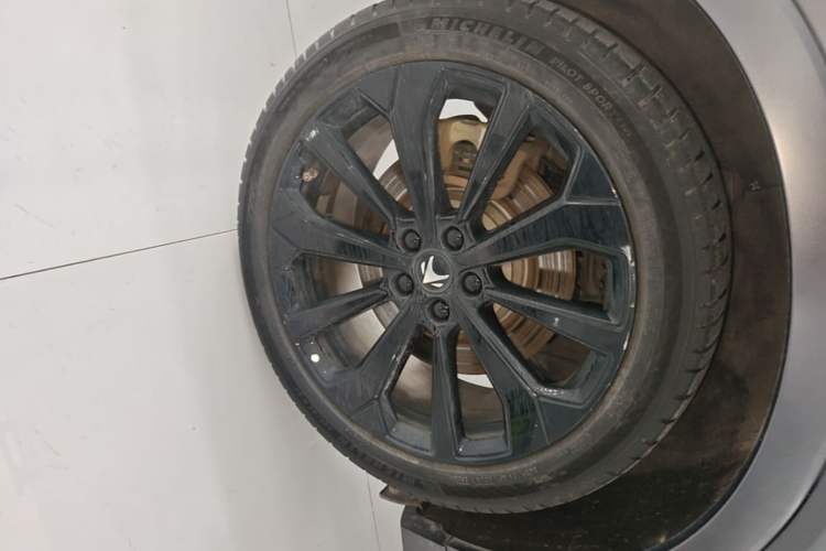 Used ARCFOX Alpha S 2022 HI Version Advanced Edition Right Rear Wheel Hub
