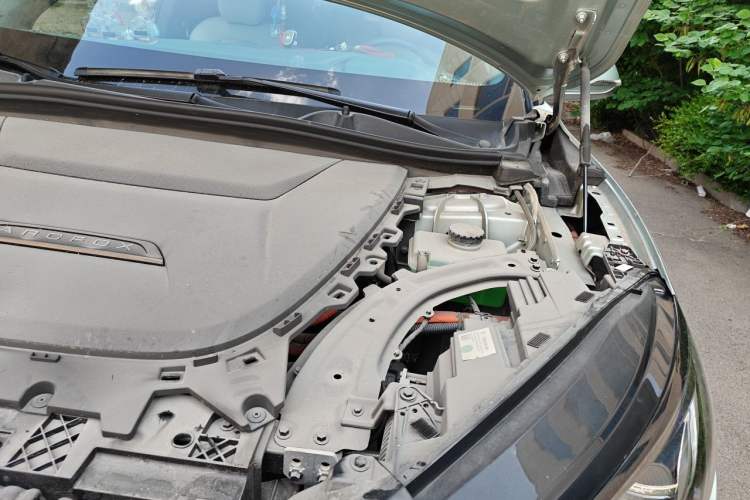 Used ARCFOX Alpha S 2022 708S 175kW Engine Bay Left