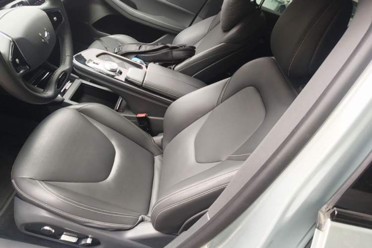 Used ARCFOX Alpha S 2022 525S 160kW Left Front Seat