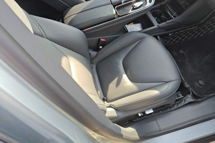 Used ARCFOX Alpha S 2022 525S 175kW Right Front Seat