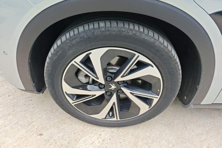 Used ARCFOX Alpha S 2022 708S+ 160kW Left Front Wheel Hub