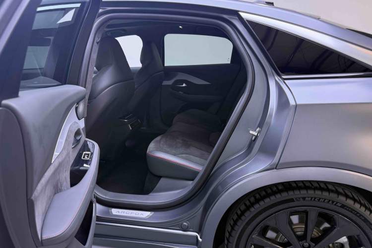 Used ARCFOX Alpha S 2022 HI Version Advanced Edition Left Rear Seat