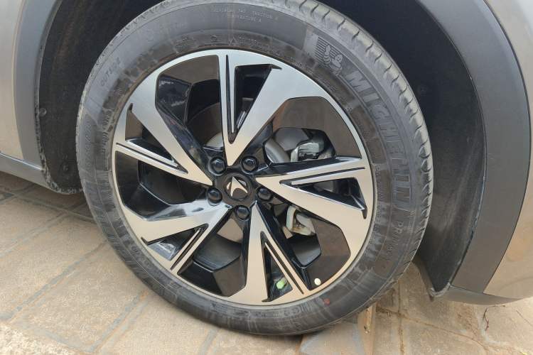 Used ARCFOX Alpha S 2022 525S 160kW Right Front Wheel Hub