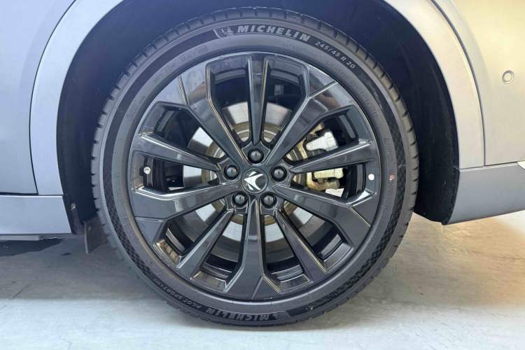 Used ARCFOX Alpha S 2022 HI Version Advanced Edition Right Rear Wheel Hub