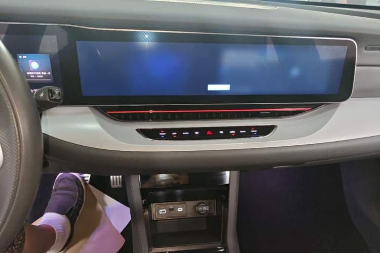 Used ARCFOX Alpha S 2022 HI Version Advanced Edition Audio And AC Panel