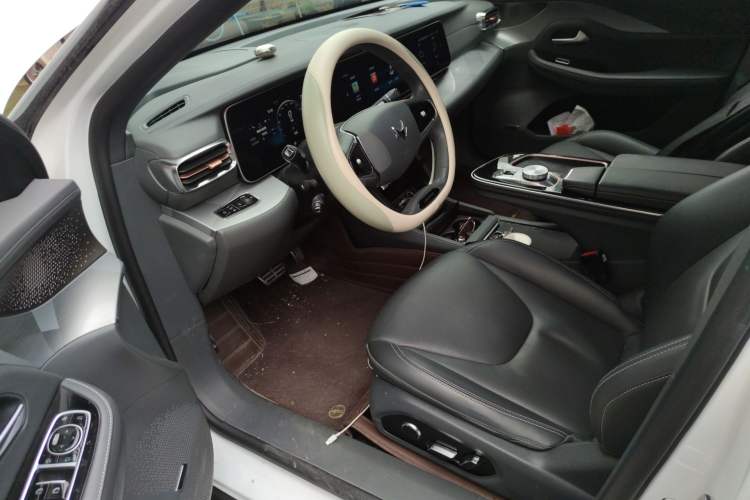 Used ARCFOX Alpha S 2022 525S 160kW Driver Seat