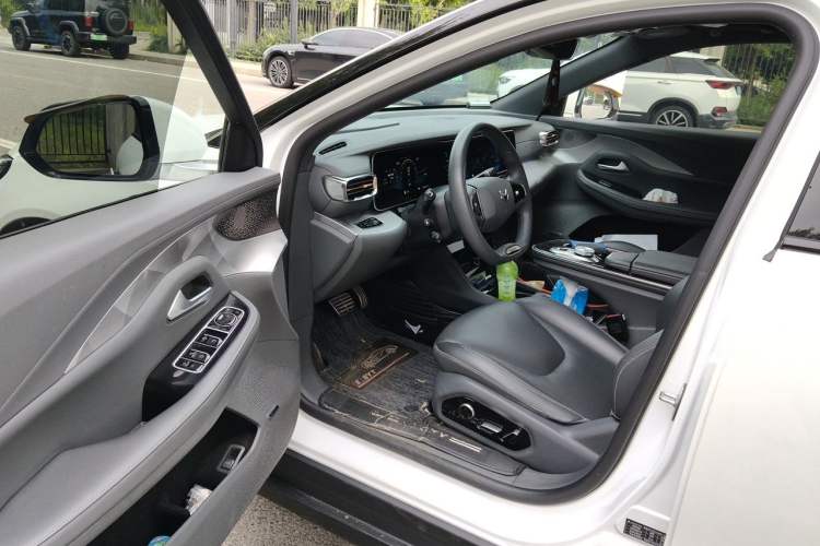 Used ARCFOX Alpha S 2022 525S 160kW Driver Seat