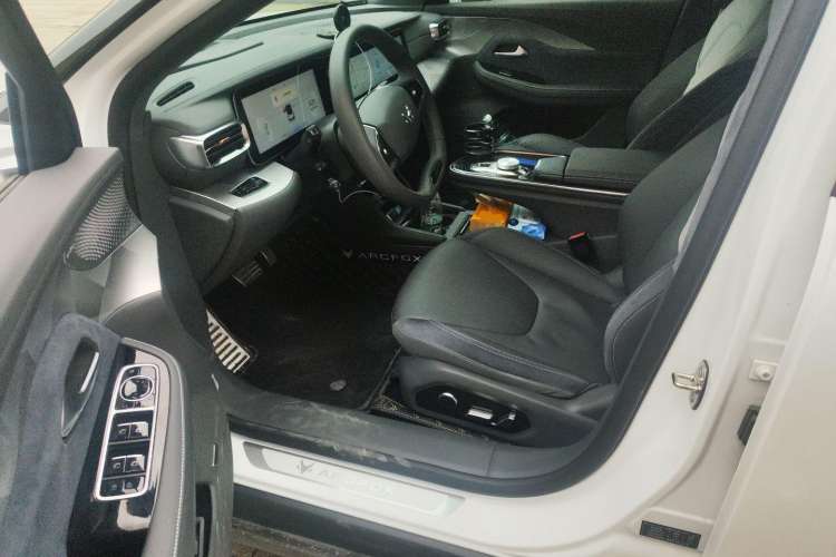 Used ARCFOX Alpha S 2022 525S 175kW Driver Seat