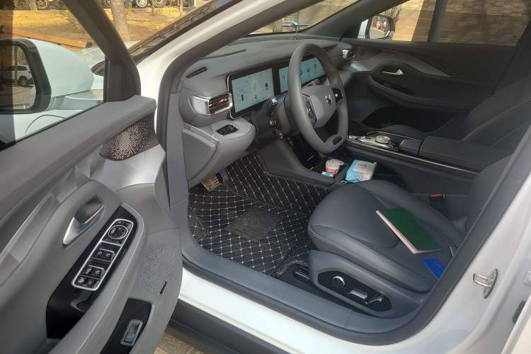 Used ARCFOX Alpha S 2022 525S 160kW Driver Seat