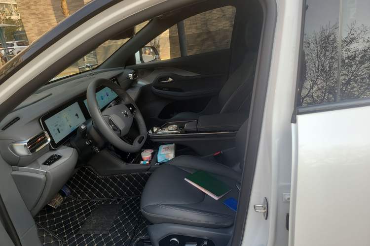 Used ARCFOX Alpha S 2022 525S 160kW Left Front Seat