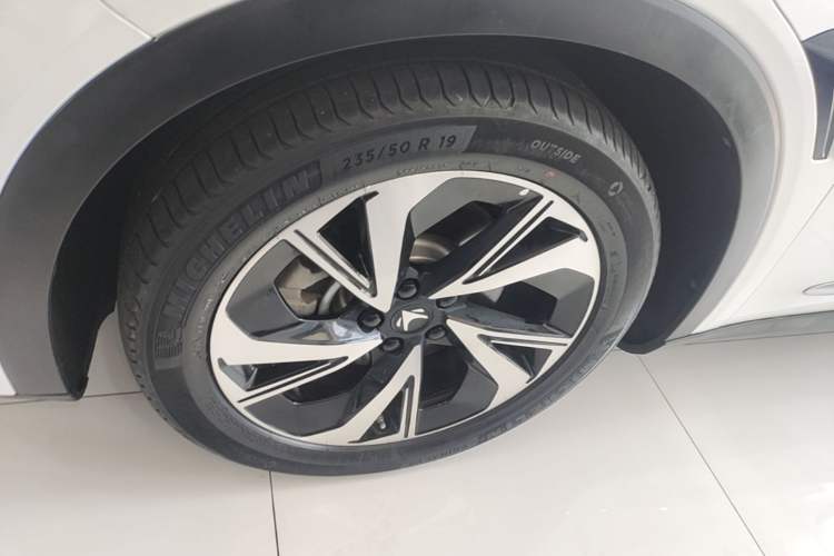 Used ARCFOX Alpha S 2022 708S+ 160kW Left Front Wheel Hub