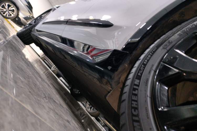 Used ARCFOX Alpha S 2022 HI Version Advanced Edition Left Side Sill