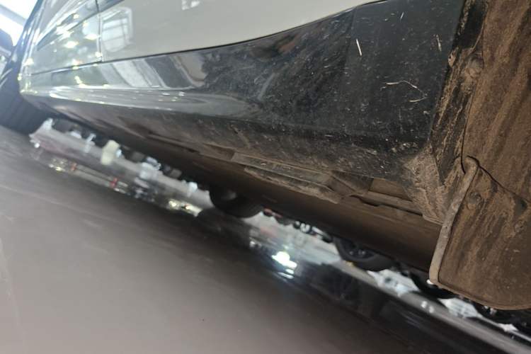 Used ARCFOX Alpha S 2022 HI Version Advanced Edition Left Side Sill
