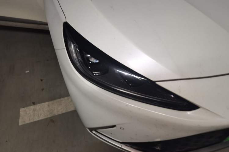 Used ARCFOX Alpha S 2022 525S 160kW Right Front Headlight