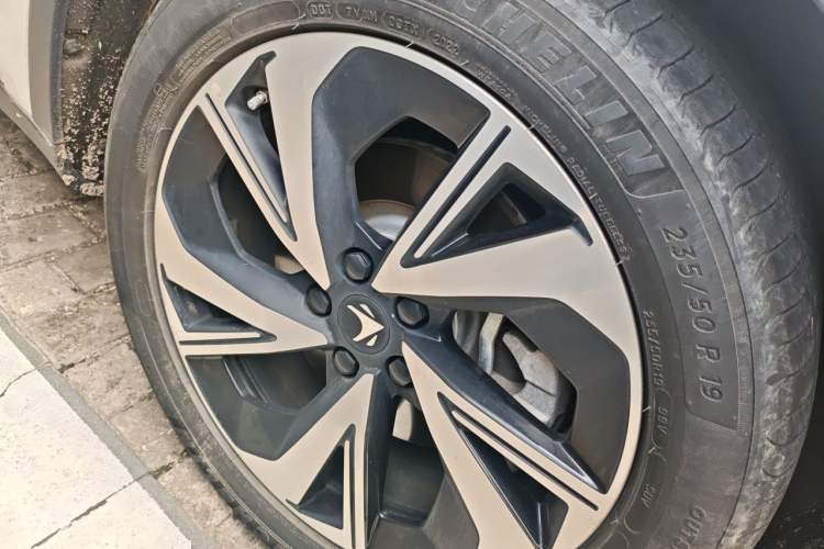 Used ARCFOX Alpha S 2022 708S+ 175kW Right Front Wheel Hub
