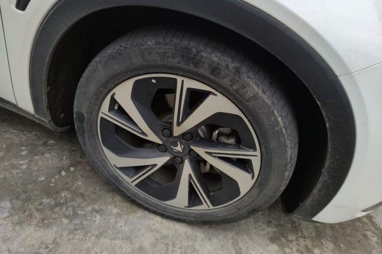 Used ARCFOX Alpha S 2022 525S 160kW Right Front Wheel Hub