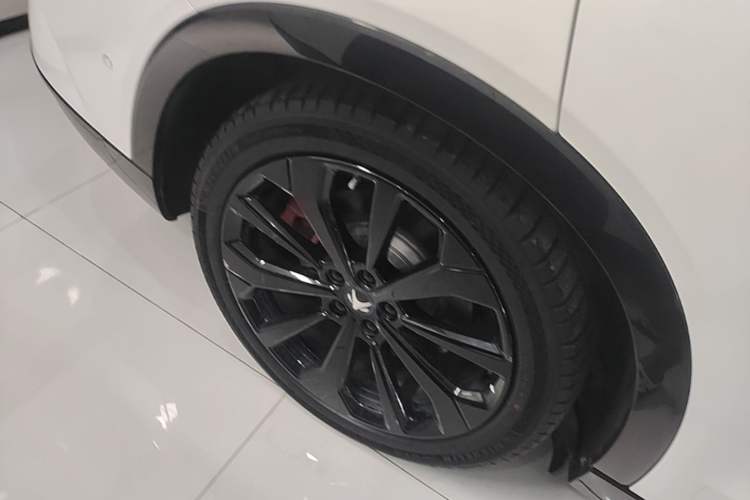 Used ARCFOX Alpha S 2022 HI Version Advanced Edition Right Rear Wheel Hub