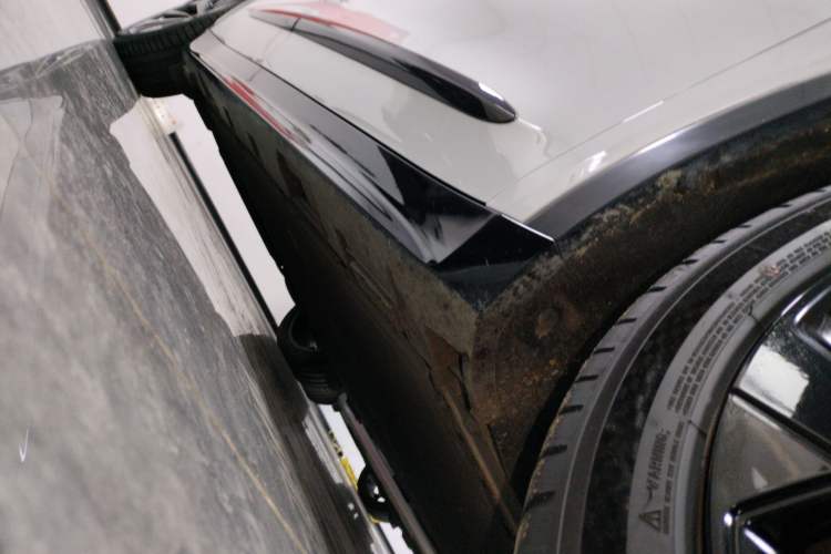 Used ARCFOX Alpha S 2022 HI Version Advanced Edition Right Side Sill