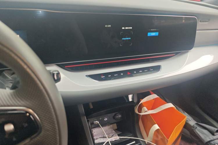 Used ARCFOX Alpha S 2023 Pioneer Edition Audio And AC Panel