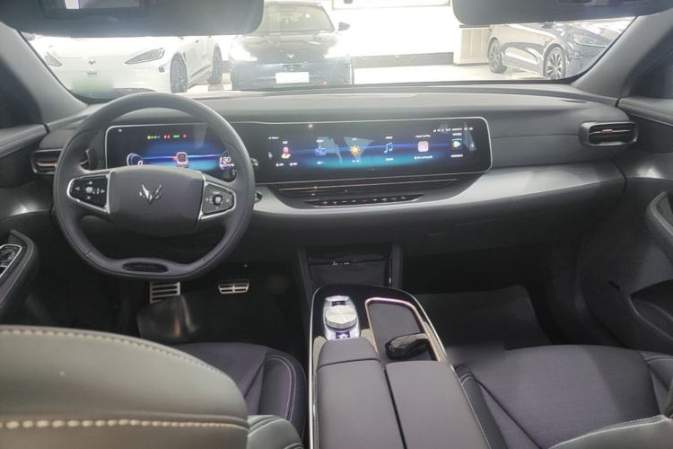 Used ARCFOX Alpha S 2023 525 Forest Edition 175kW Center Console