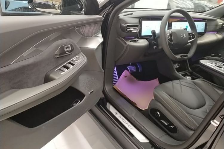 Used ARCFOX Alpha S 2023 603D Forest Edition 320kW Driver Seat